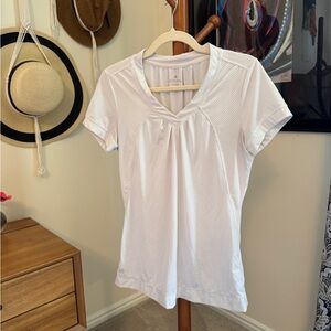 Athleta white tee with reflective stripe down back size small